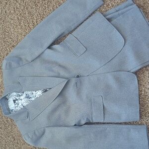 Tahari - Arthur Levine Two-piece business suit in gray size 6